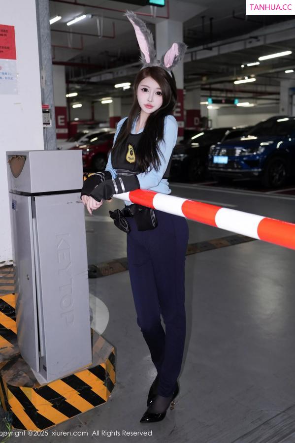 [XiuRen]高清写真图 2025.04.16 No.10158 甜妮 制服诱惑